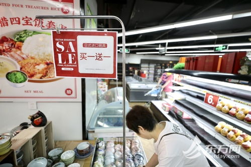 伊勢丹百貨閉店大促銷，市民蜂擁掃貨服裝